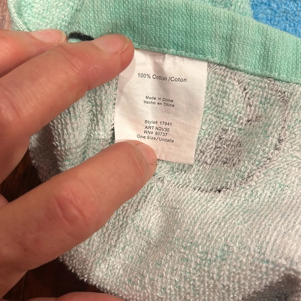 100% cotton “Good Vibes” backpack towel